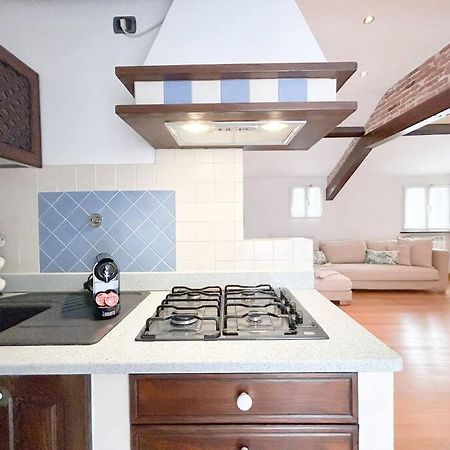 Elegante Mansarda 300Mt Dal Mare - Centro - Wifi Apartment Savona Ngoại thất bức ảnh