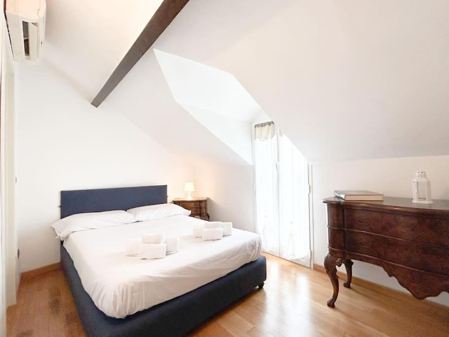 Elegante Mansarda 300Mt Dal Mare - Centro - Wifi Apartment Savona Ngoại thất bức ảnh