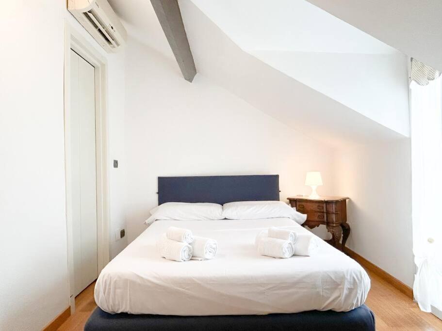 Elegante Mansarda 300Mt Dal Mare - Centro - Wifi Apartment Savona Ngoại thất bức ảnh