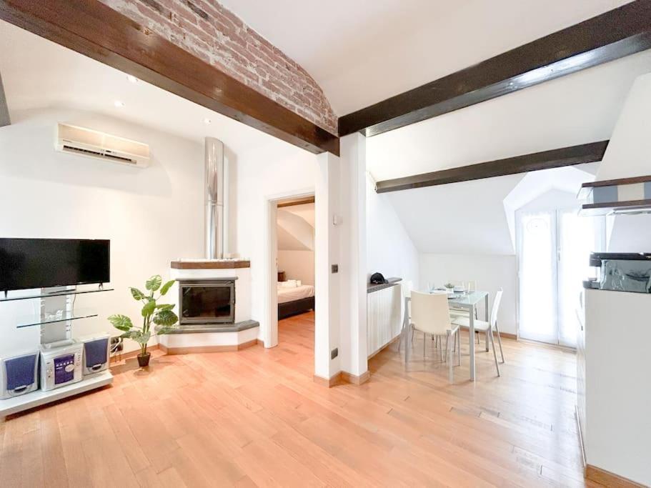 Elegante Mansarda 300Mt Dal Mare - Centro - Wifi Apartment Savona Ngoại thất bức ảnh